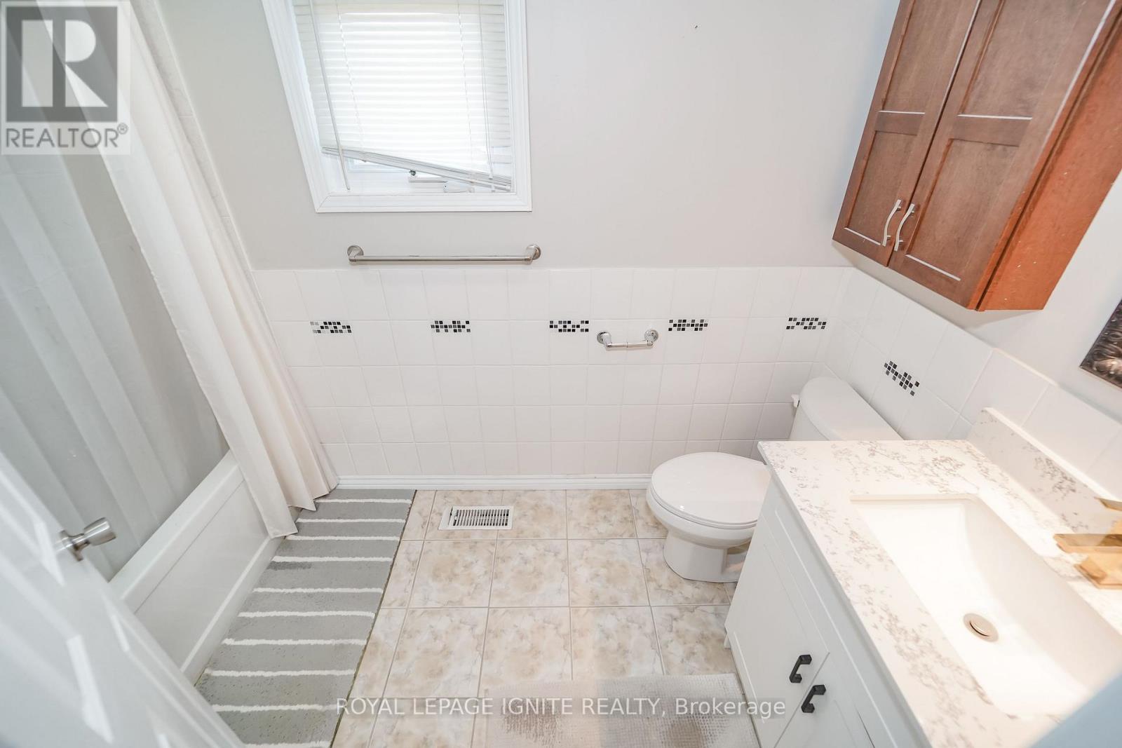 21 HALFMOON SQUARE - Image 33