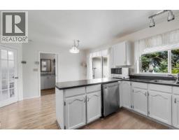 Bathroom - 4205 Wakefield Pl, Saanich, BC V8N6E6 Photo 11