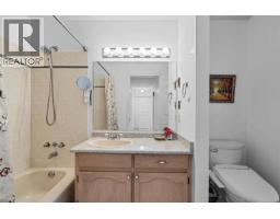 4205 Wakefield Pl, Saanich, BC V8N6E6 Photo 20
