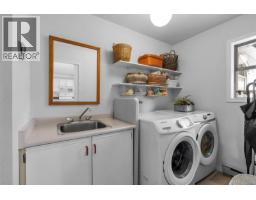4205 Wakefield Pl, Saanich, BC V8N6E6 Photo 22