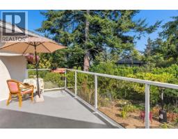 4205 Wakefield Pl, Saanich, BC V8N6E6 Photo 23