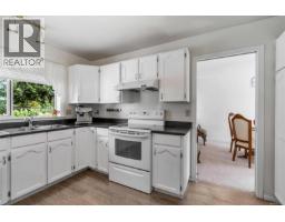 Ensuite - 4205 Wakefield Pl, Saanich, BC V8N6E6 Photo 9