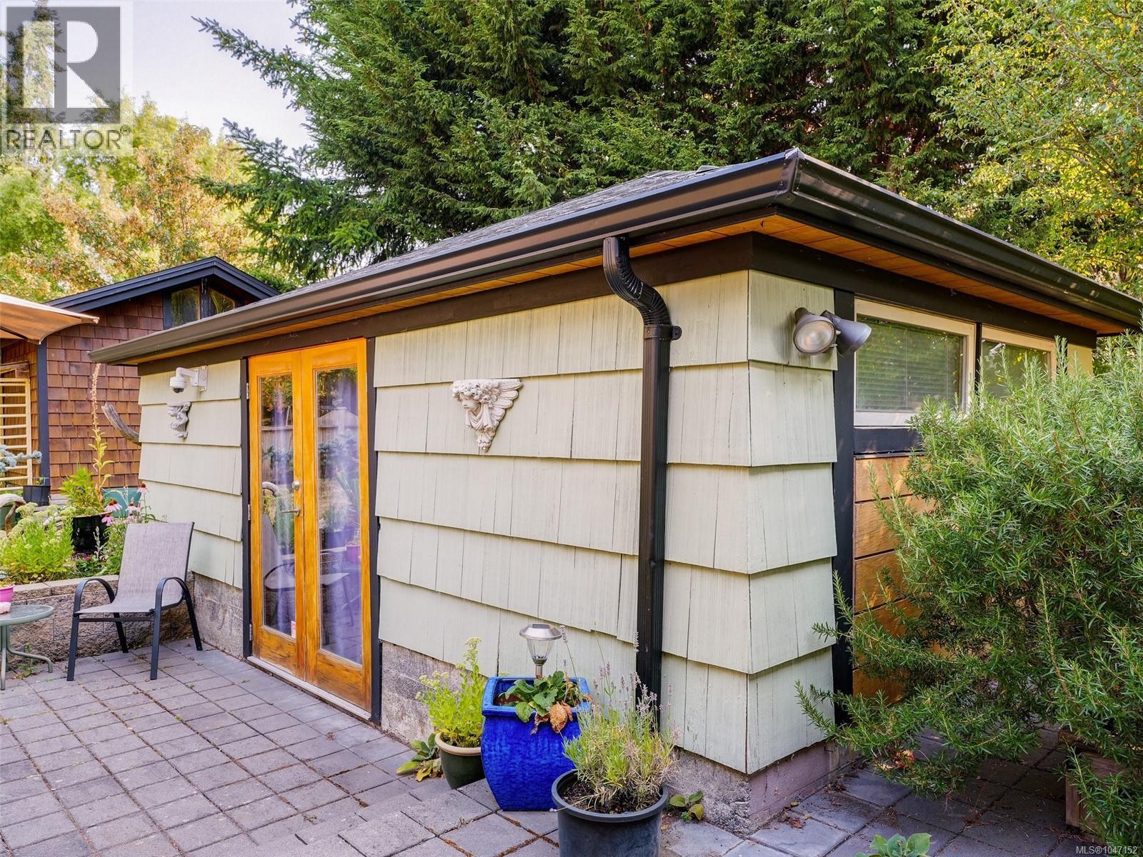  1050 Leslie Drive, Saanich