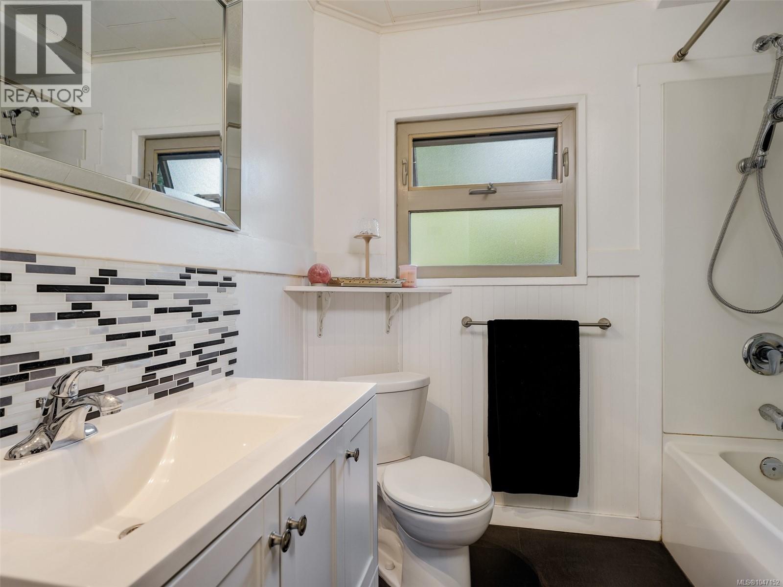 1050 Leslie Drive, Saanich