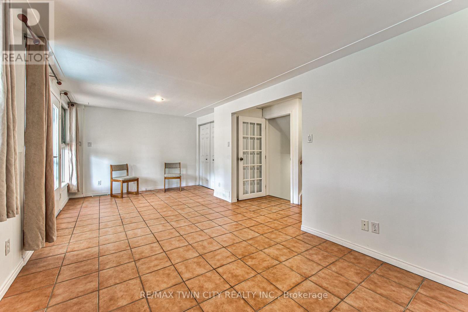 104 SPRINGBANK CRESCENT - 22