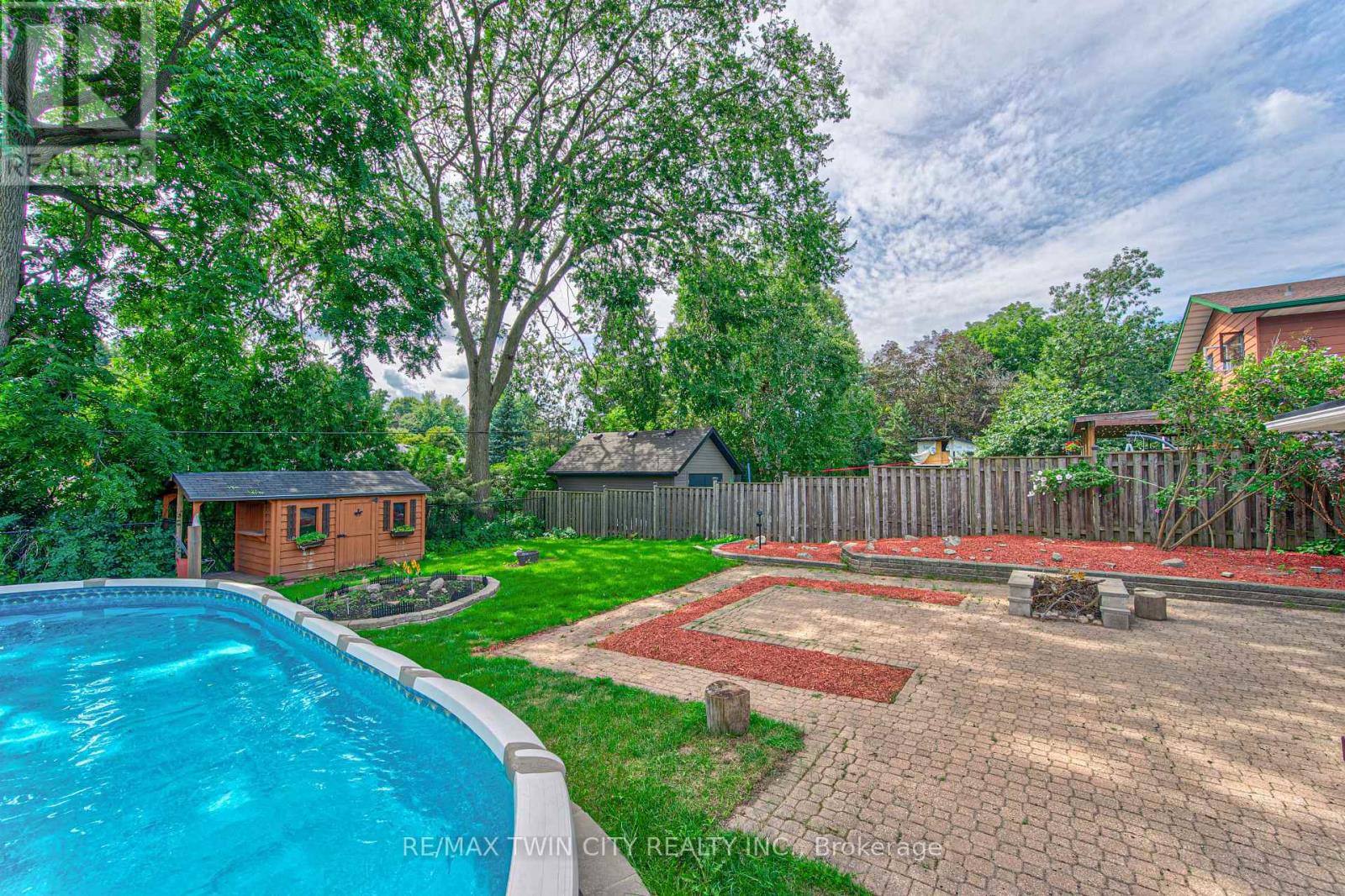 104 SPRINGBANK CRESCENT - 32