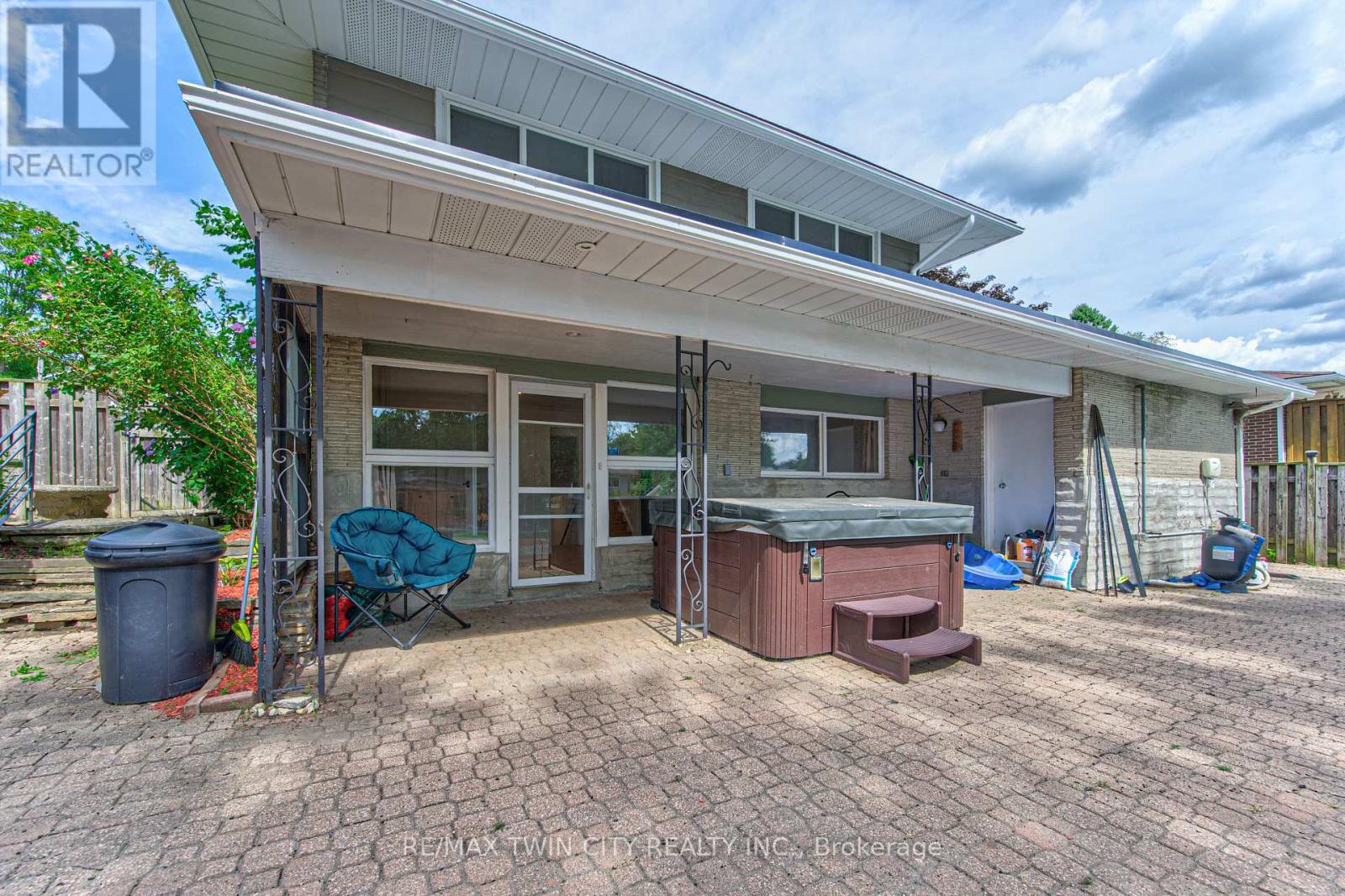 104 SPRINGBANK CRESCENT - 33
