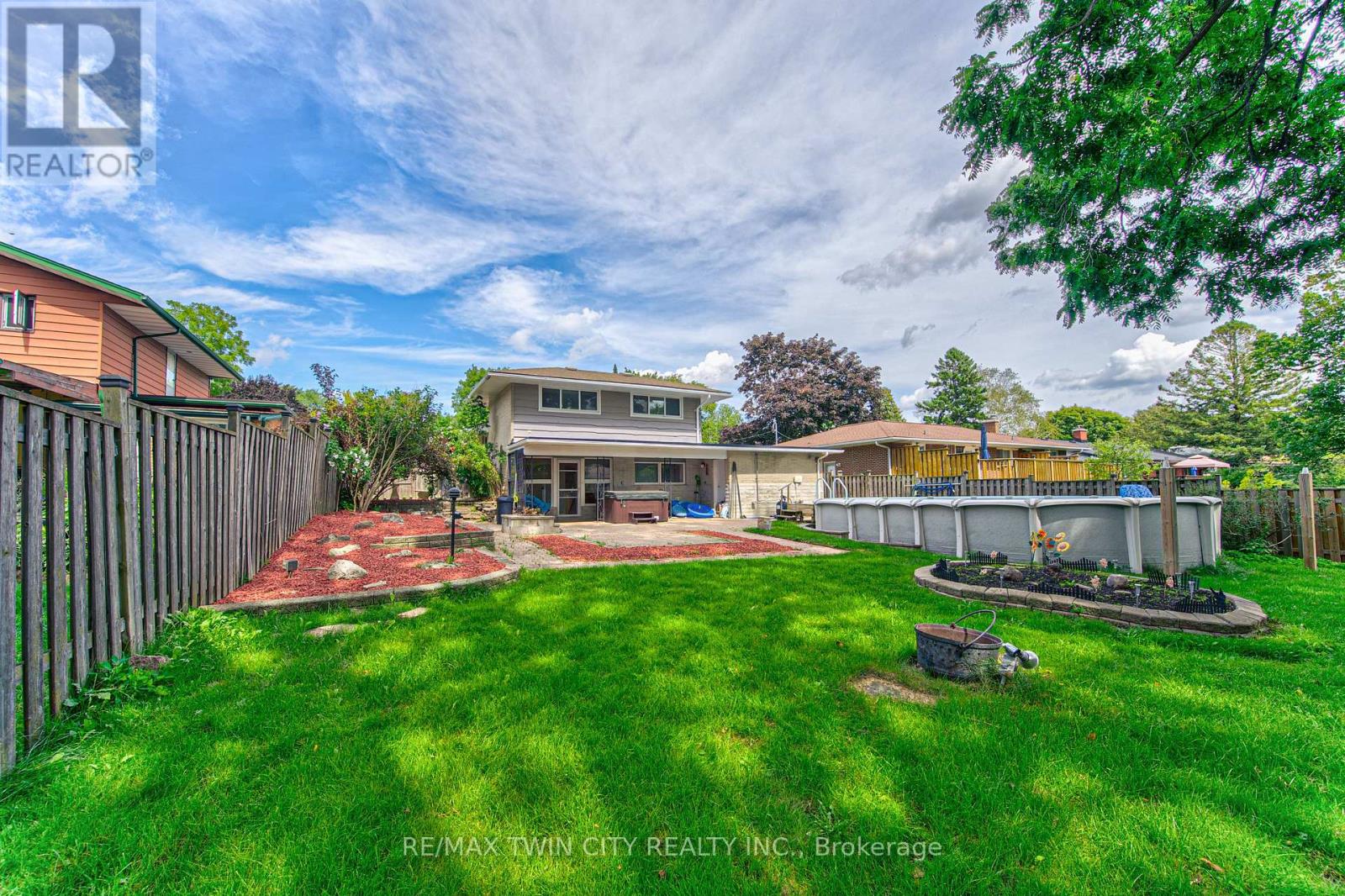 104 SPRINGBANK CRESCENT - 34