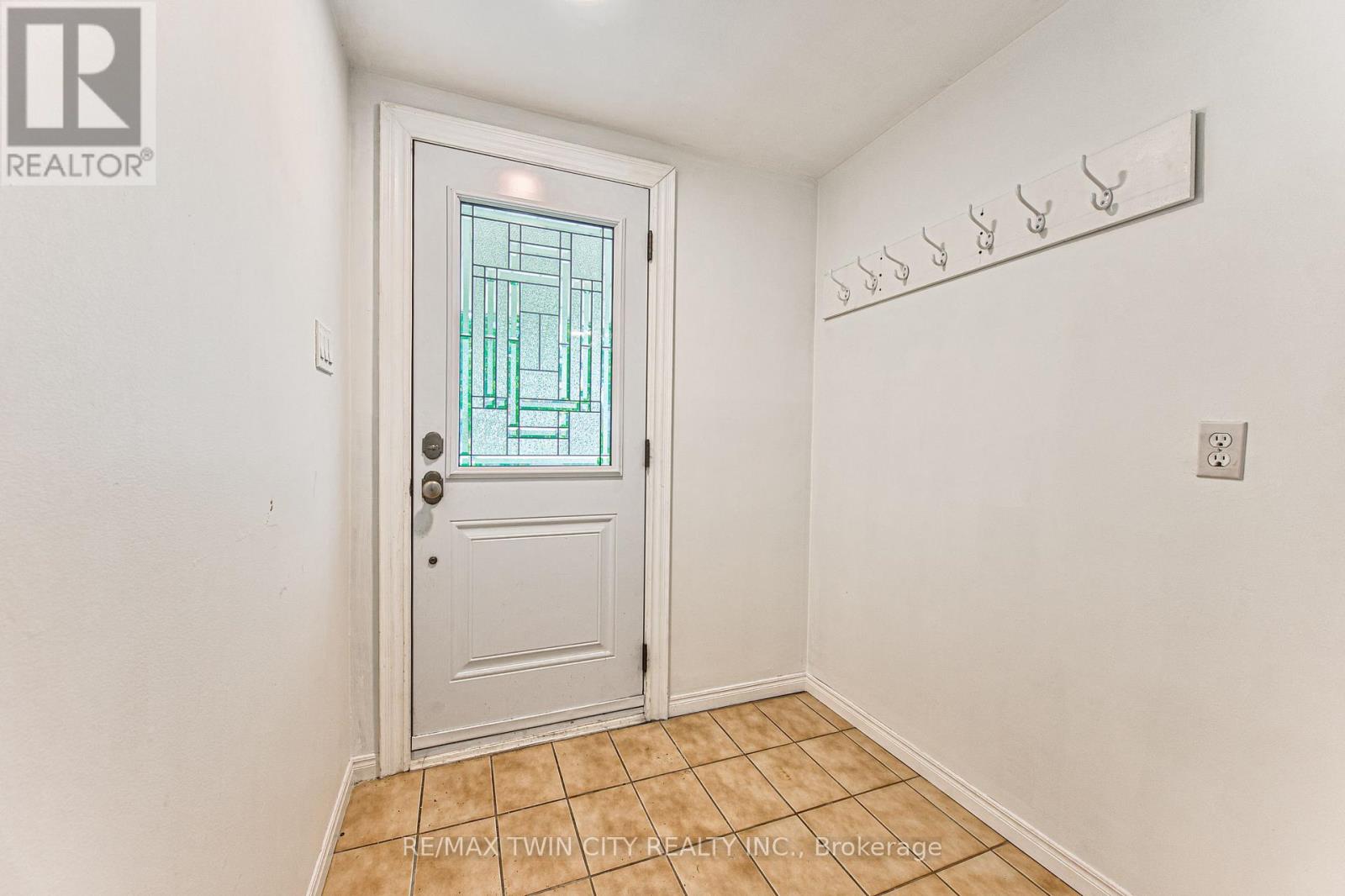 104 SPRINGBANK CRESCENT - 6