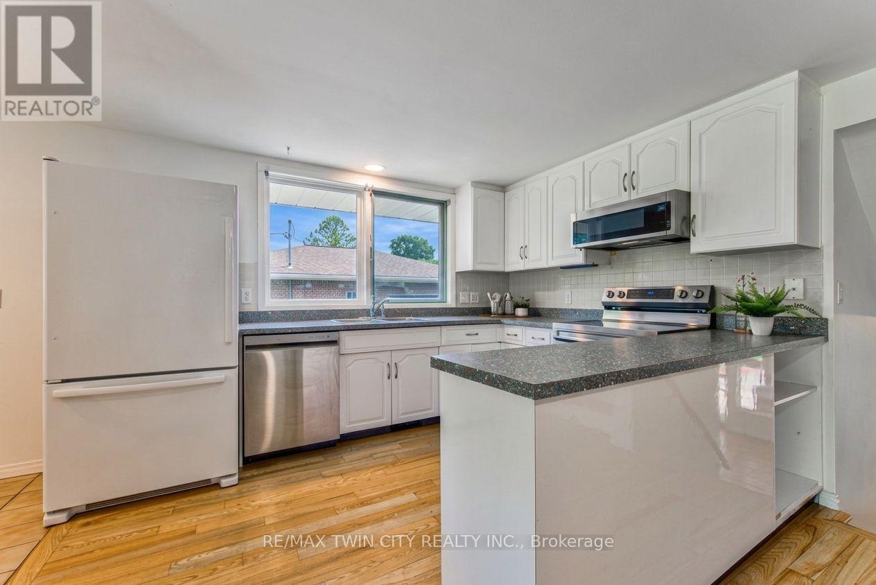 104 SPRINGBANK CRESCENT - 9