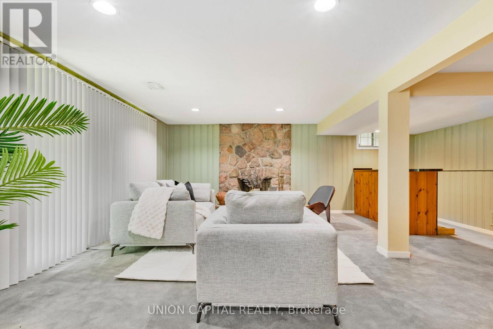 3 CAMPBELL COURT - 34
