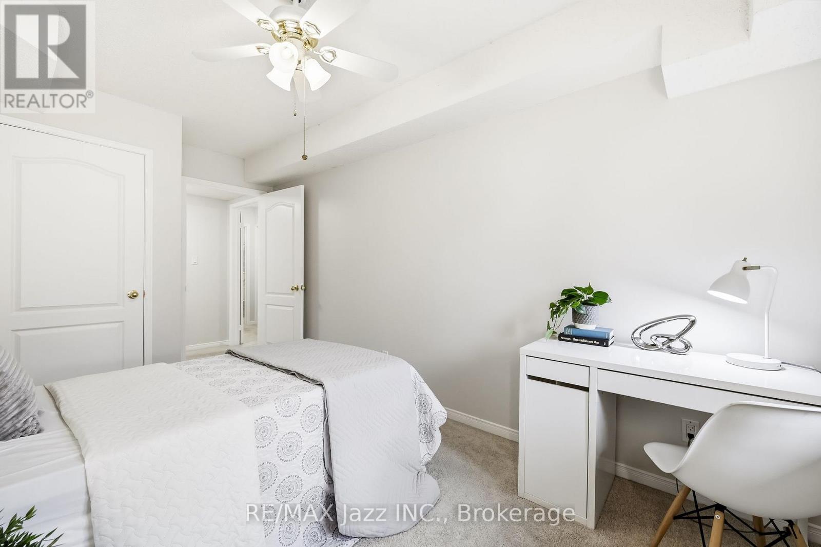 #115 1995 ROYAL ROAD - Image 23
