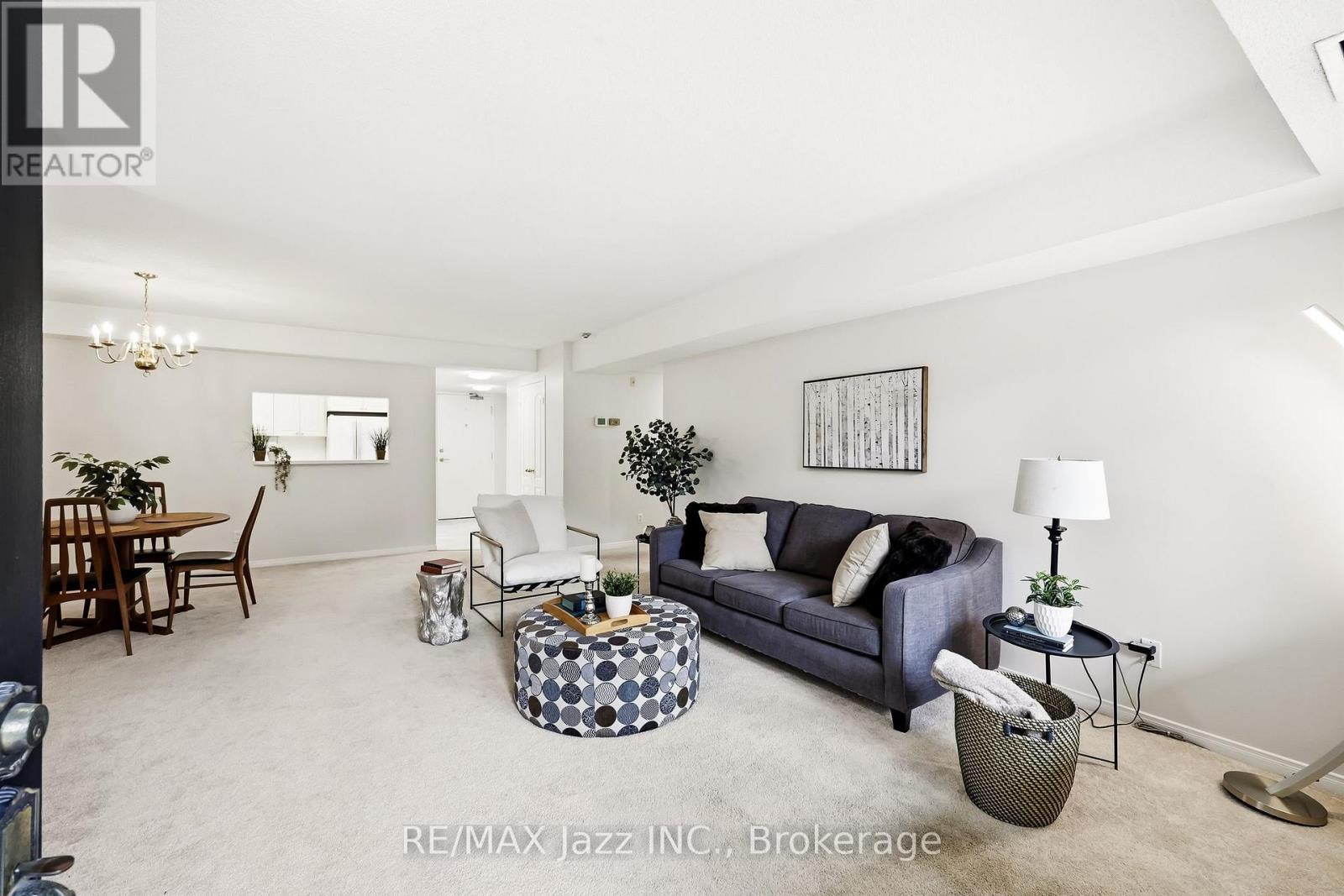 #115 1995 ROYAL ROAD - Image 8