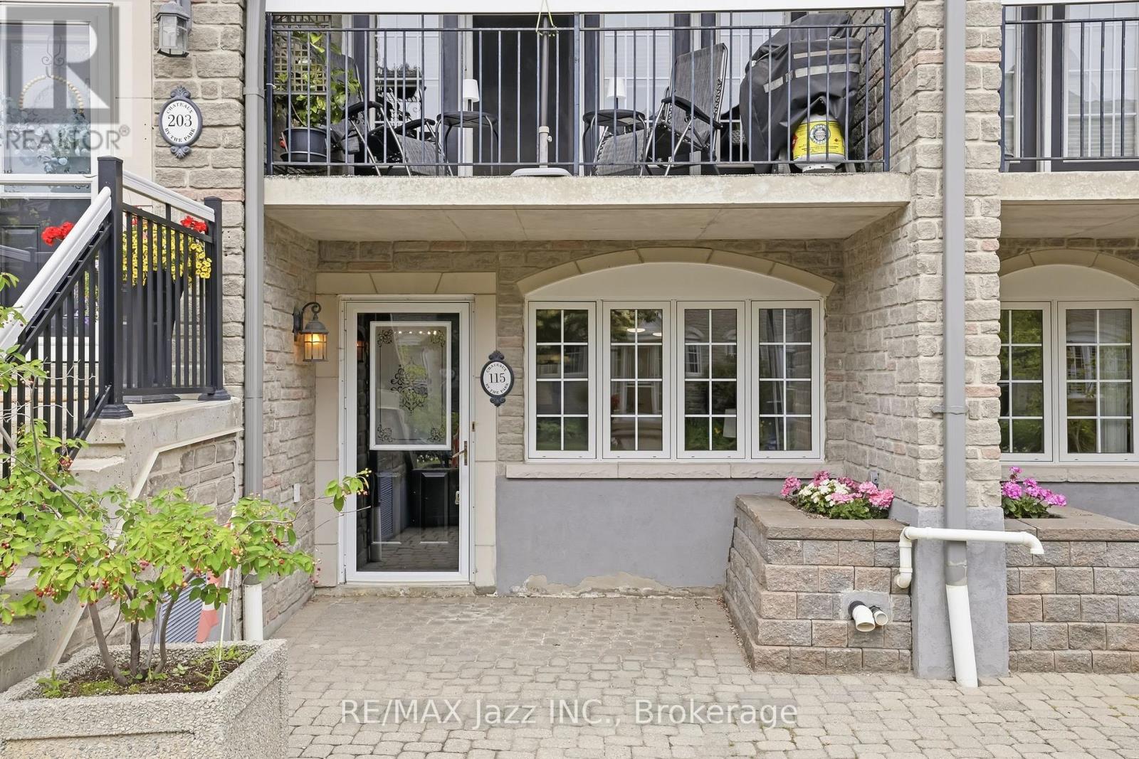 #115 1995 ROYAL ROAD - 31