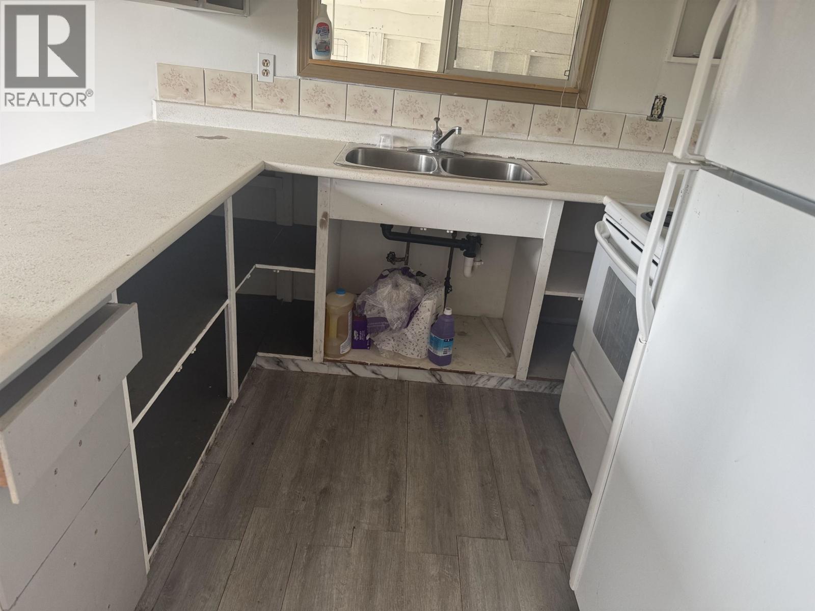 20 KERRY CRESCENT - 2