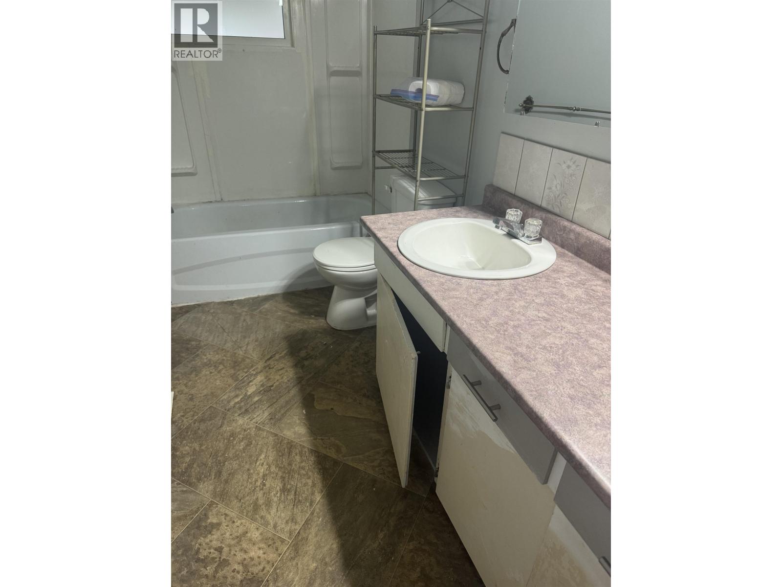 20 KERRY CRESCENT - 4