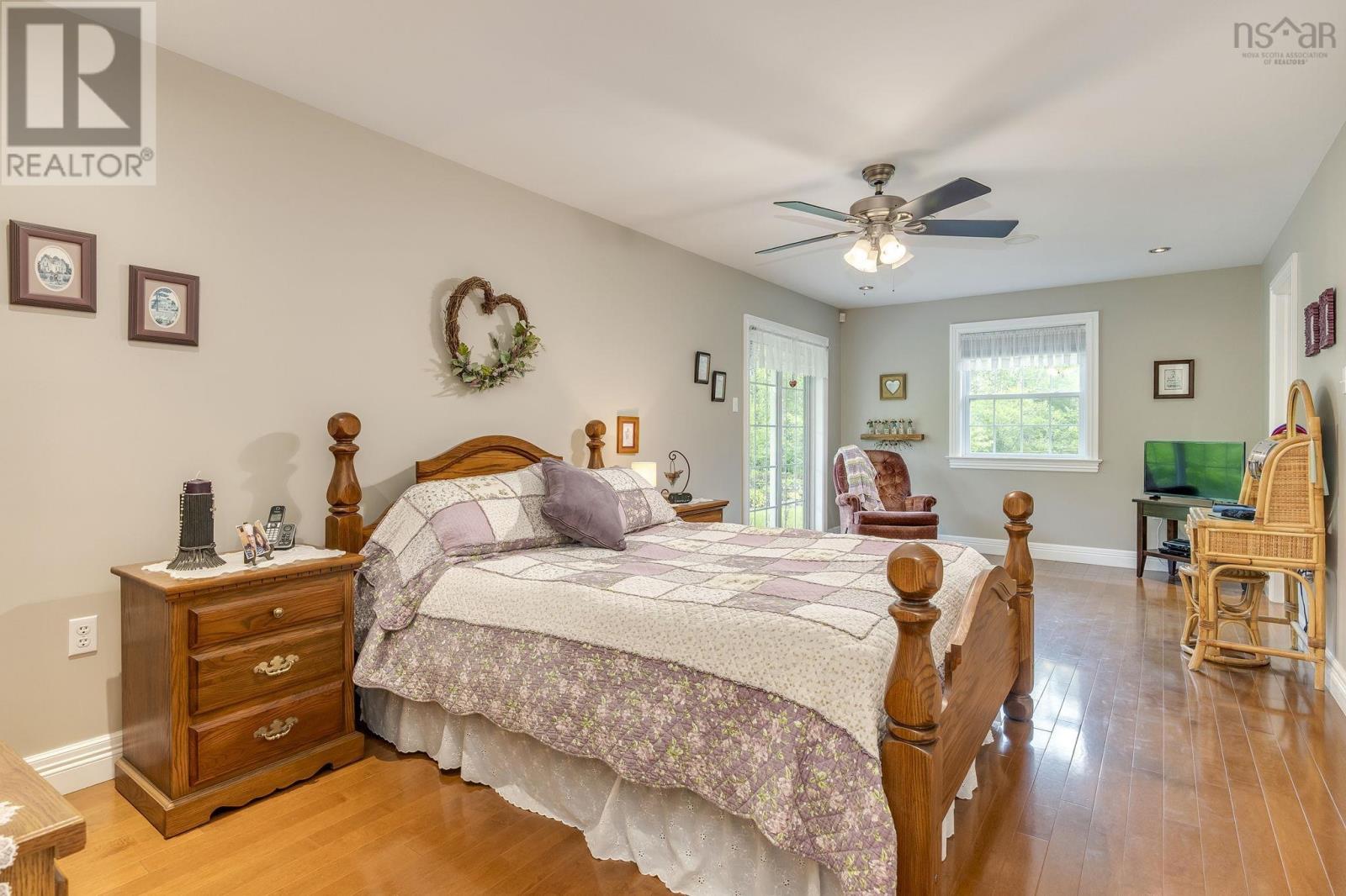 7450 Highway 14 - 21