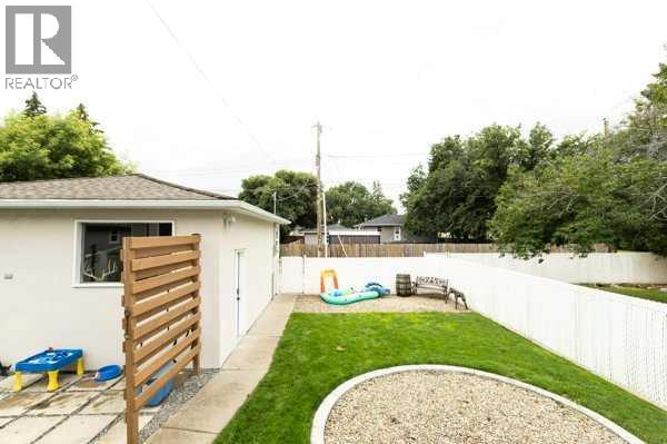 4806 52 Ave. - 32