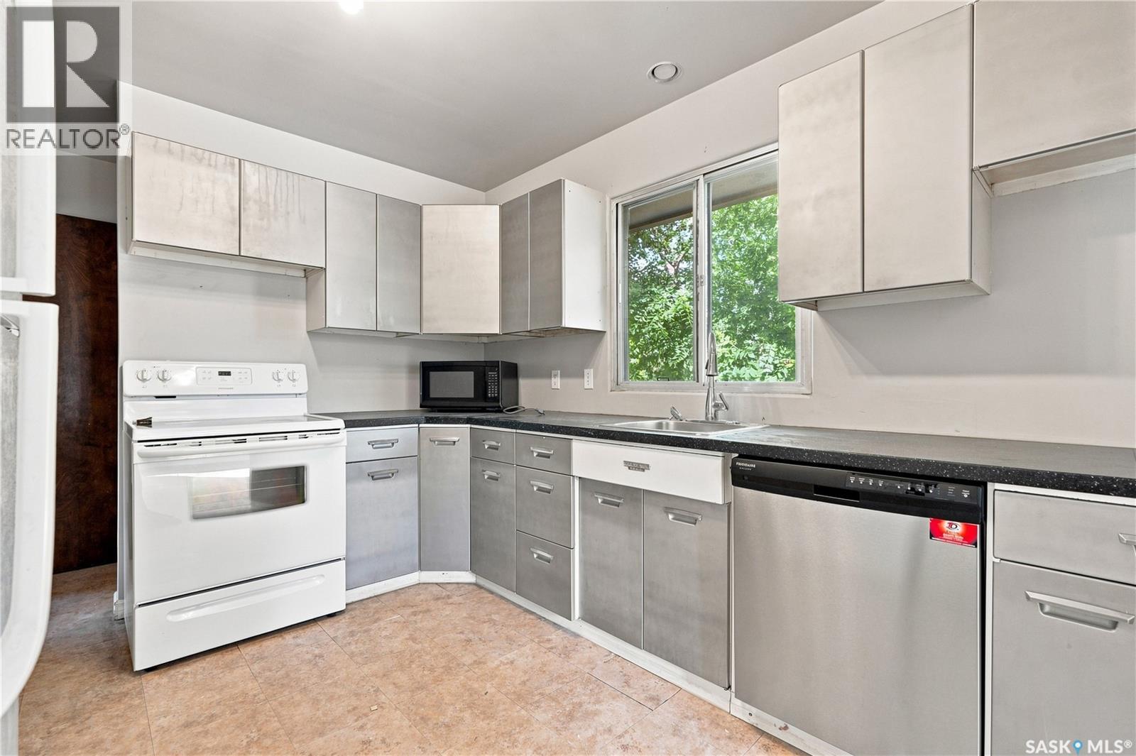 1401 10th STREET E - 14