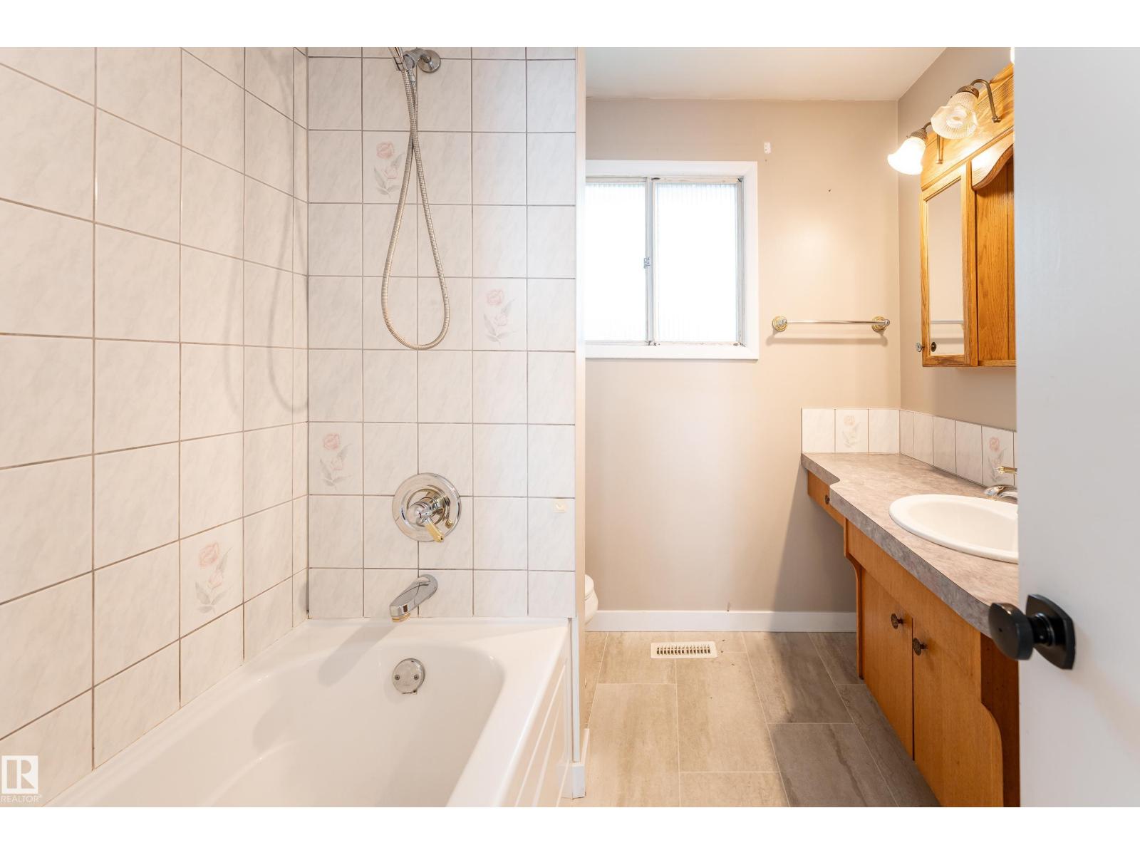 7120 139 AV NW - 20
