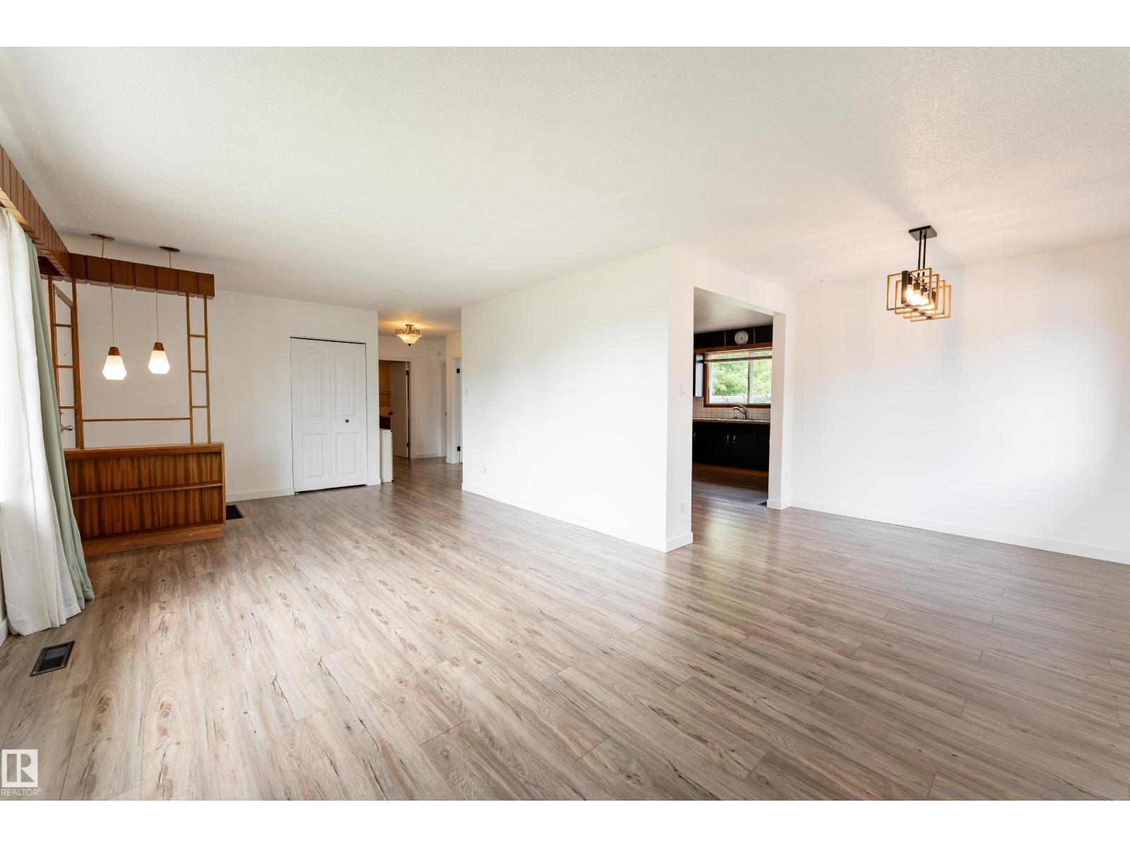 7120 139 AV NW - 4
