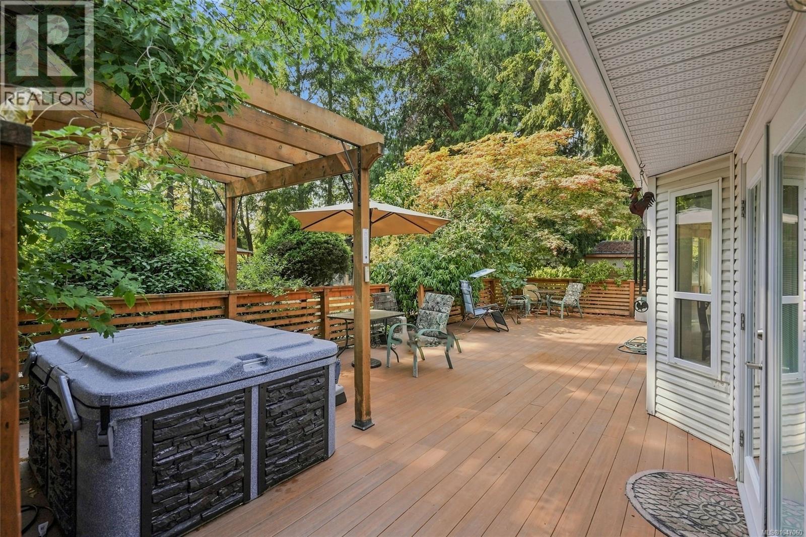 2319 Island Hwy E - 57