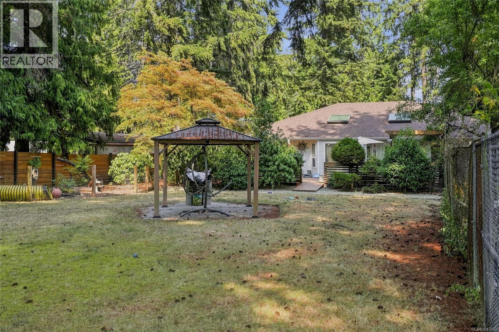 2319 Island Hwy E - 42