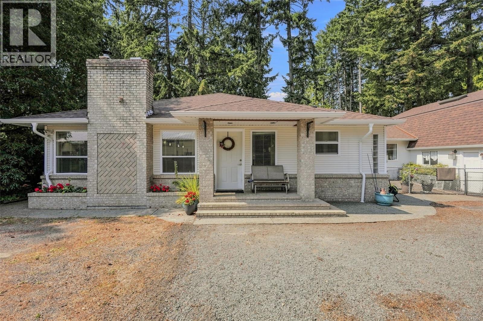 2319 Island Hwy E - 1