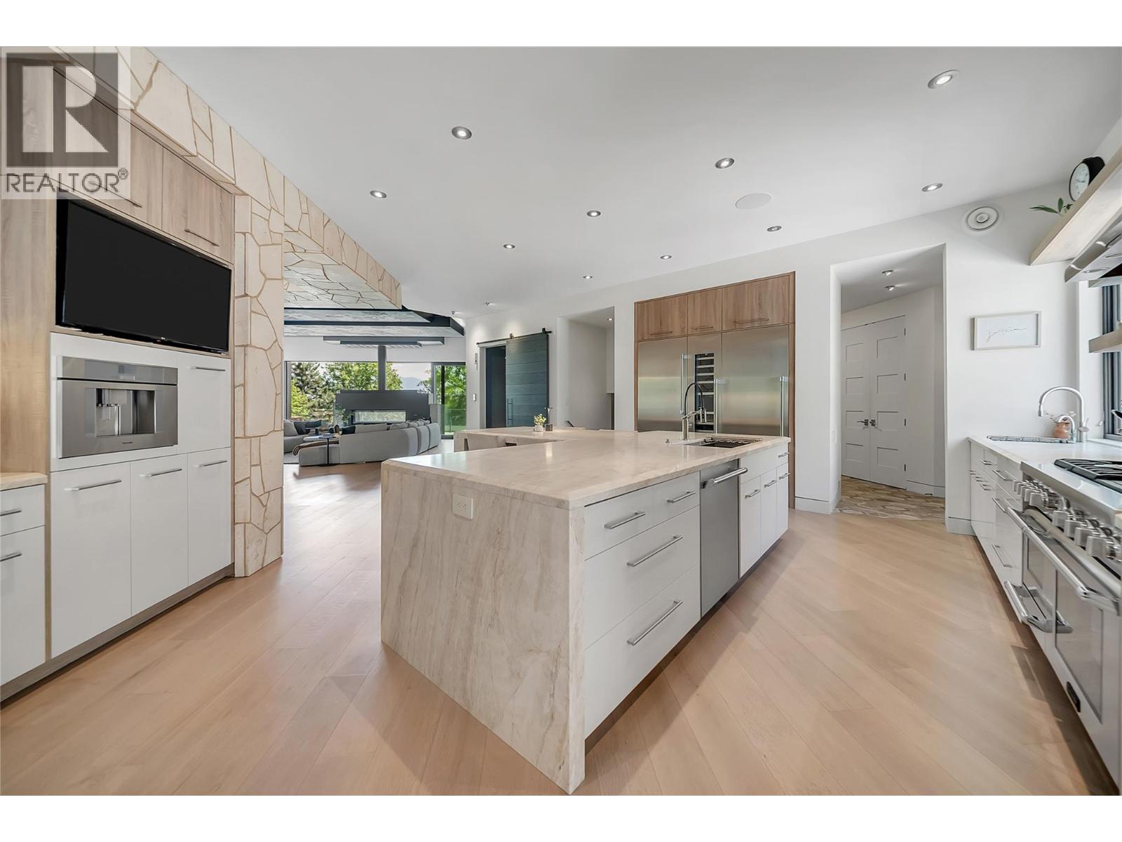 732 Highpointe Place, Kelowna