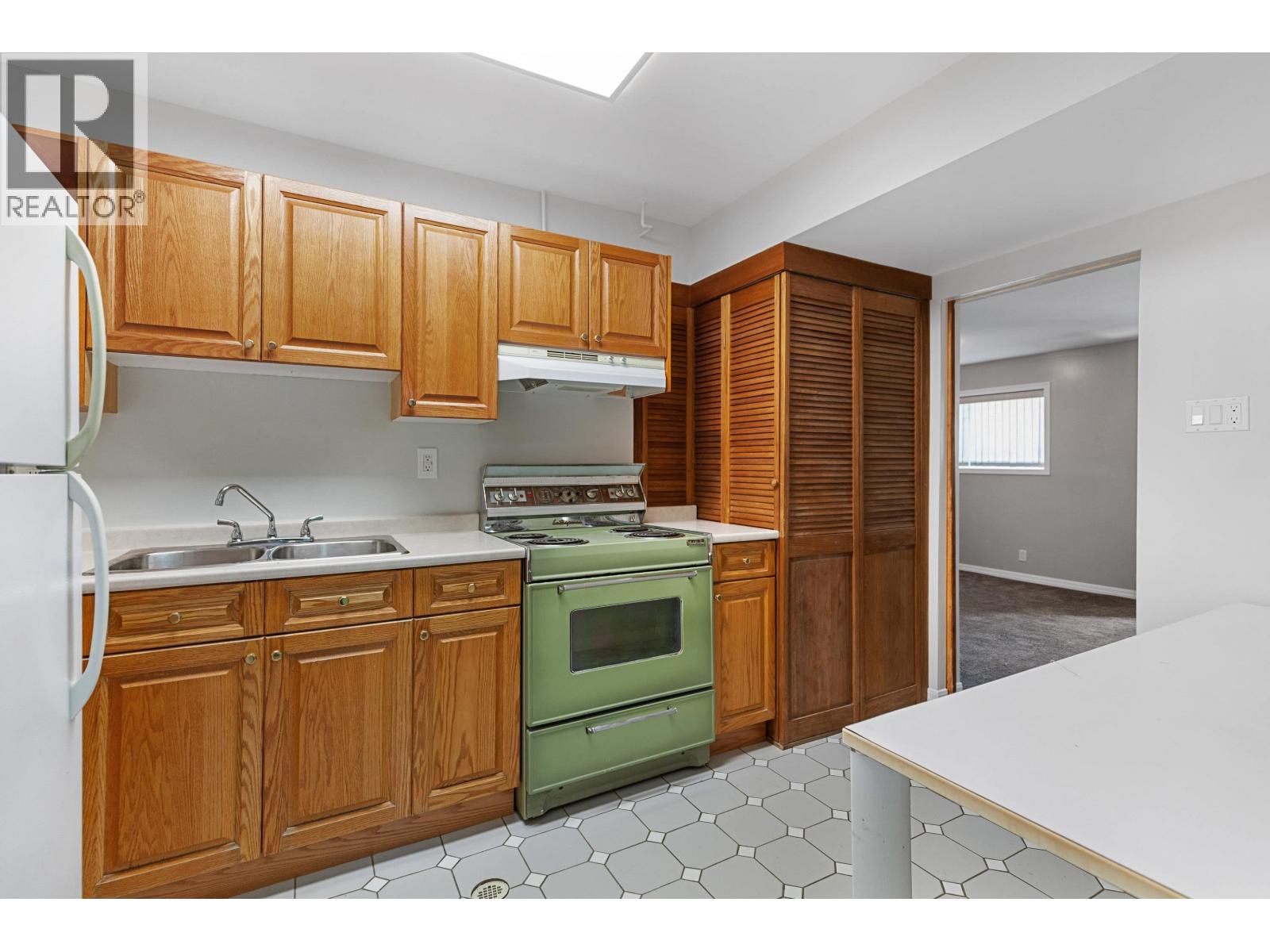 2335 ROYAL CRESCENT - Image 15