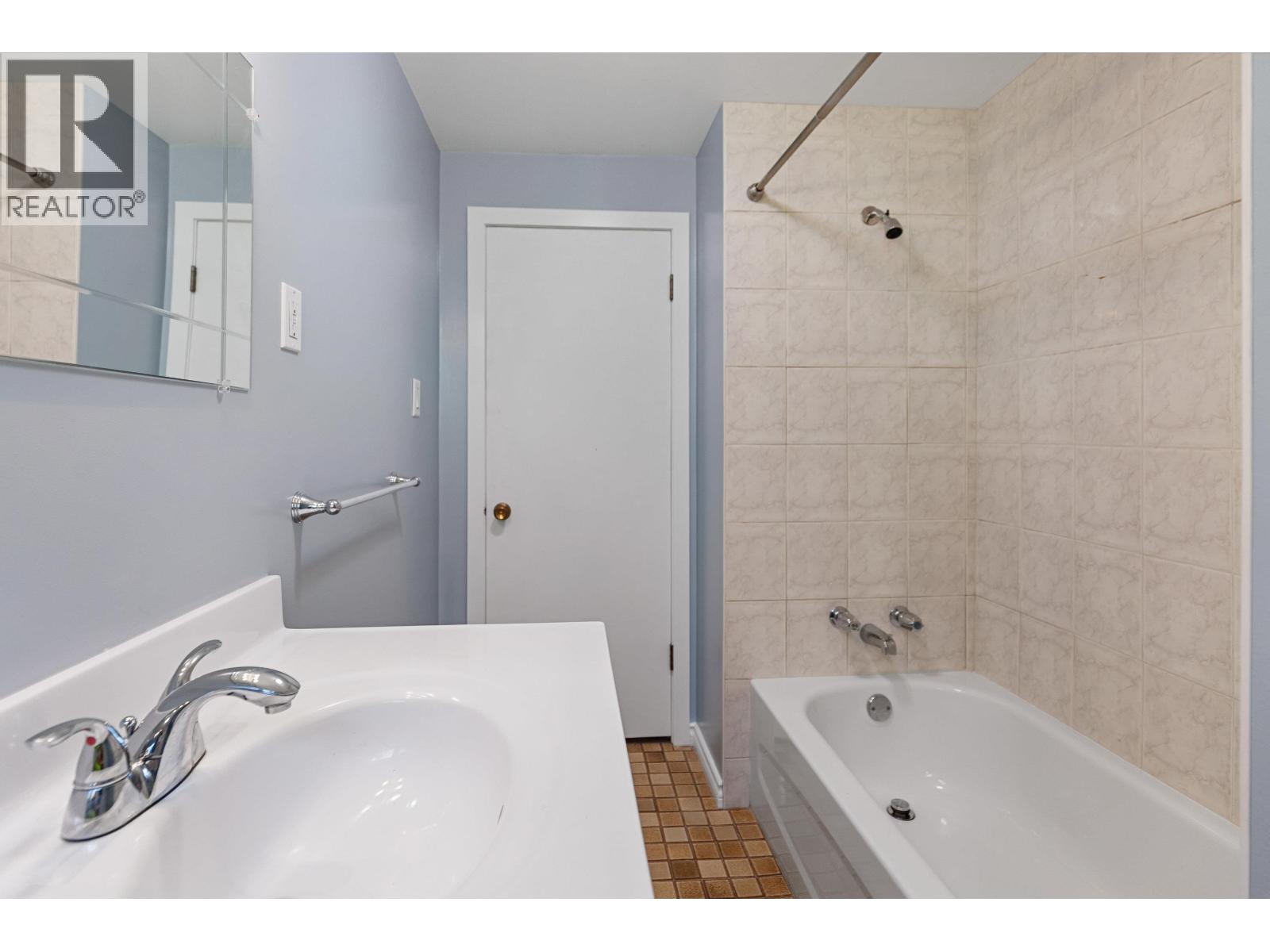 2335 ROYAL CRESCENT - Image 18