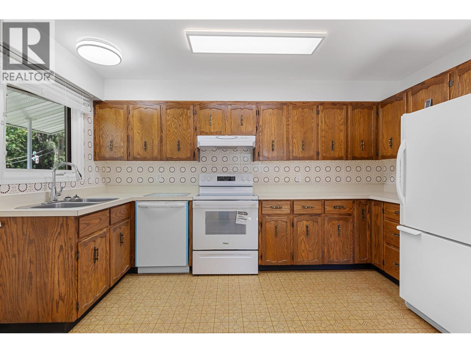 2335 ROYAL CRESCENT - Image 3