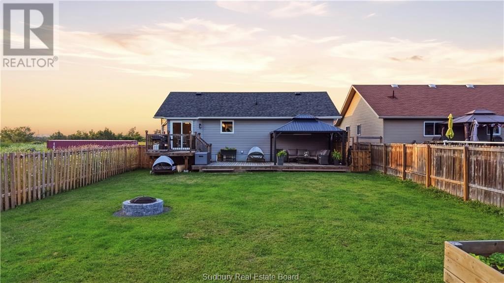 1663 Meadowlark Way - 29