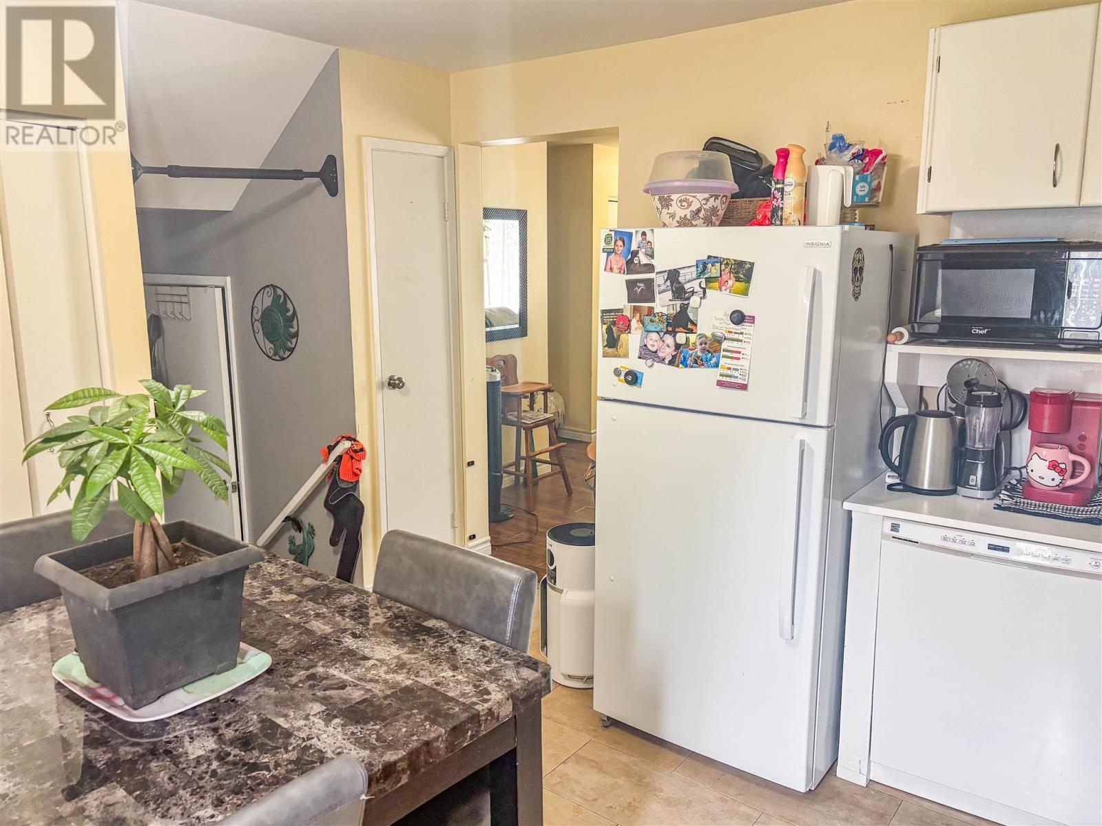 75 Robin ST - Image 9