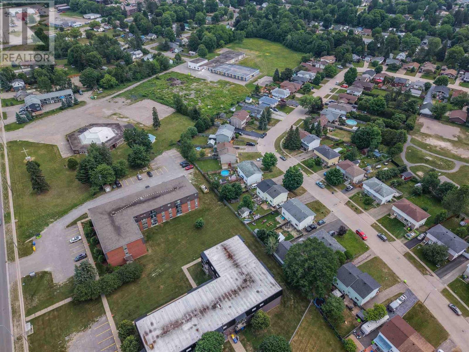 75 Robin ST - Image 4