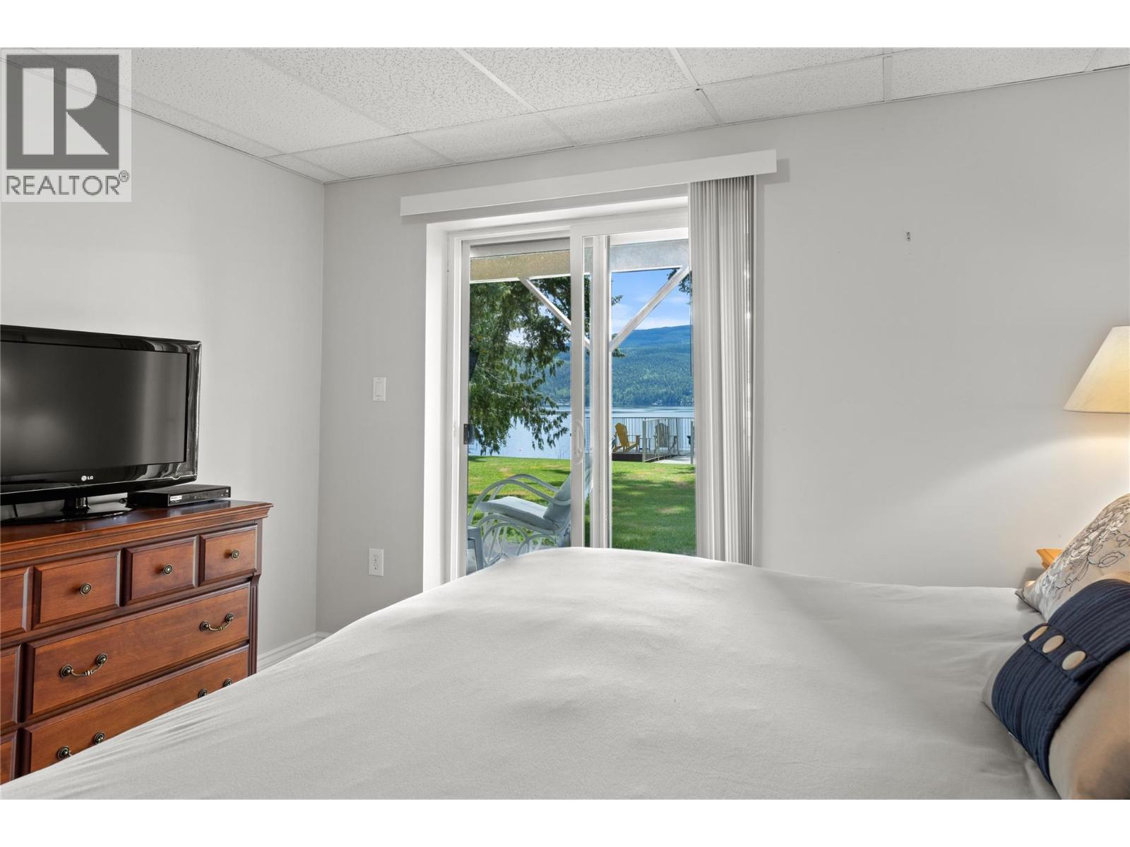 7832 Squilax-Anglemont Road - Image 22
