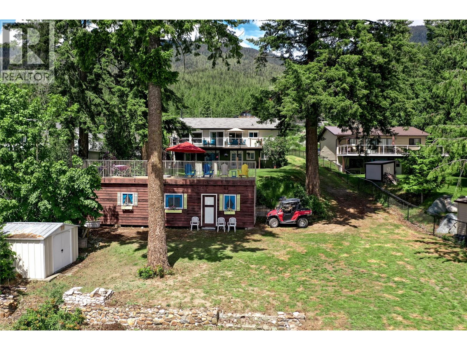 7832 Squilax-Anglemont Road - 27