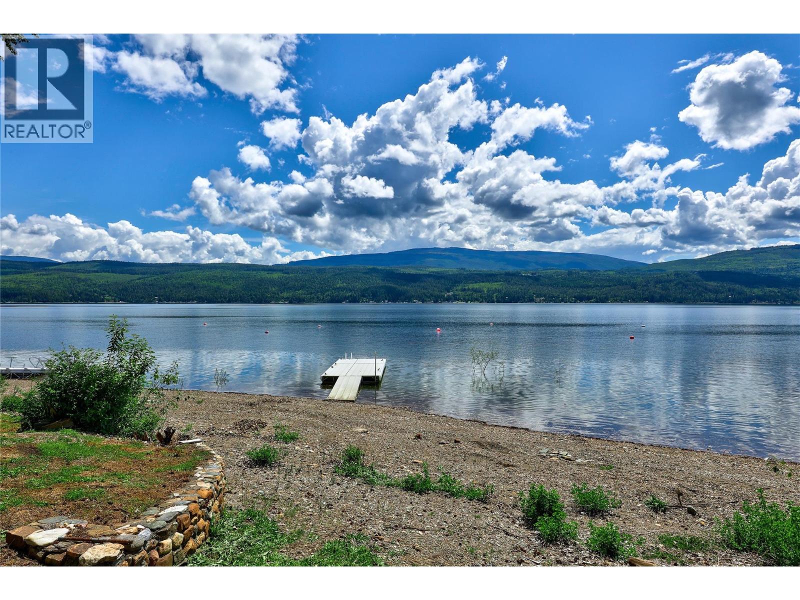 7832 Squilax-Anglemont Road - 32