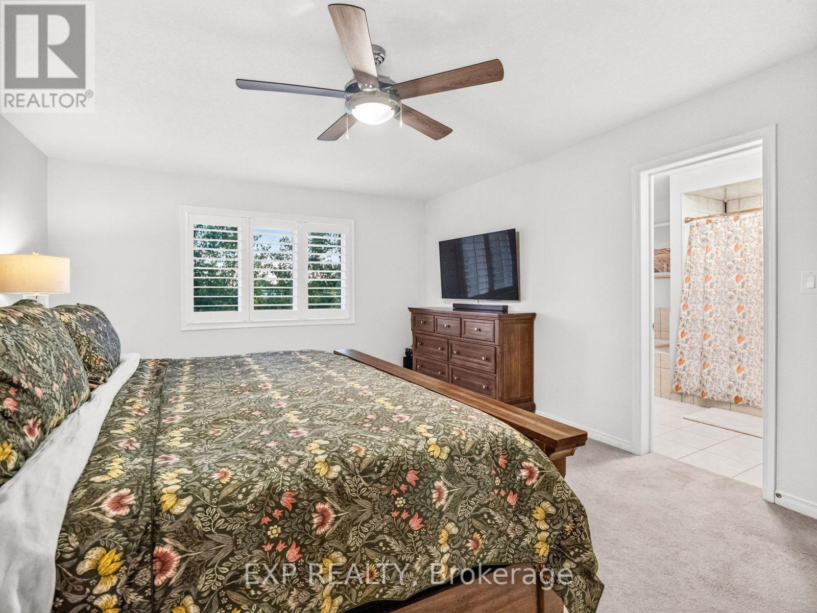 62 ESTHER CRESCENT - 26
