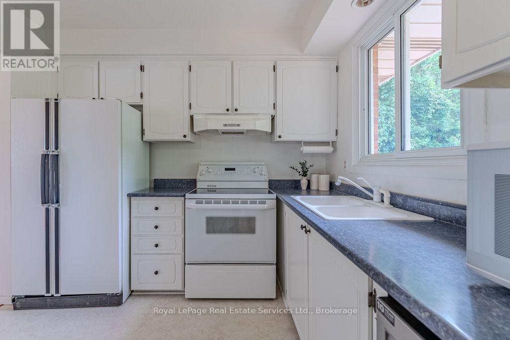668 MACLAREN DRIVE - 9