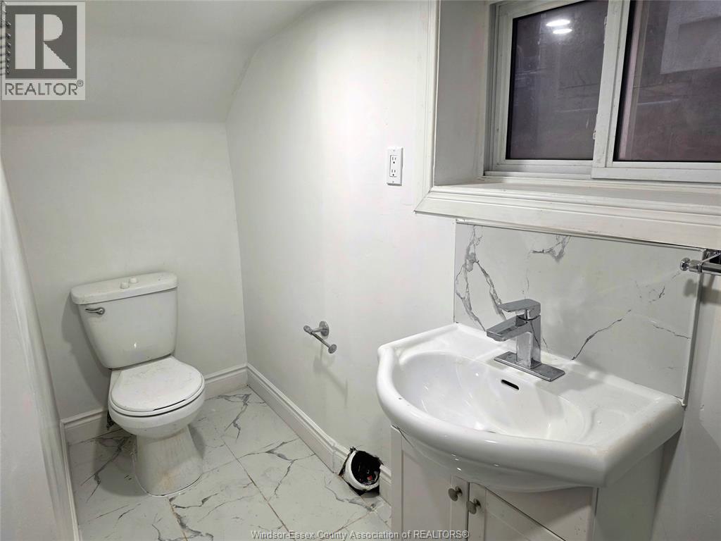 1126 LOUIS AVENUE - 12