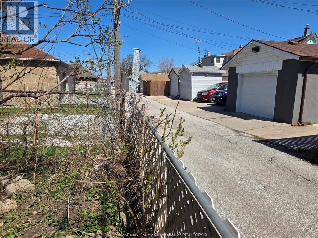 1126 LOUIS AVENUE - Image 33