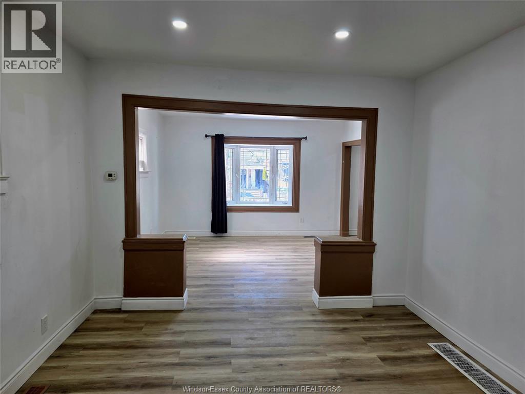 1126 LOUIS AVENUE - 8