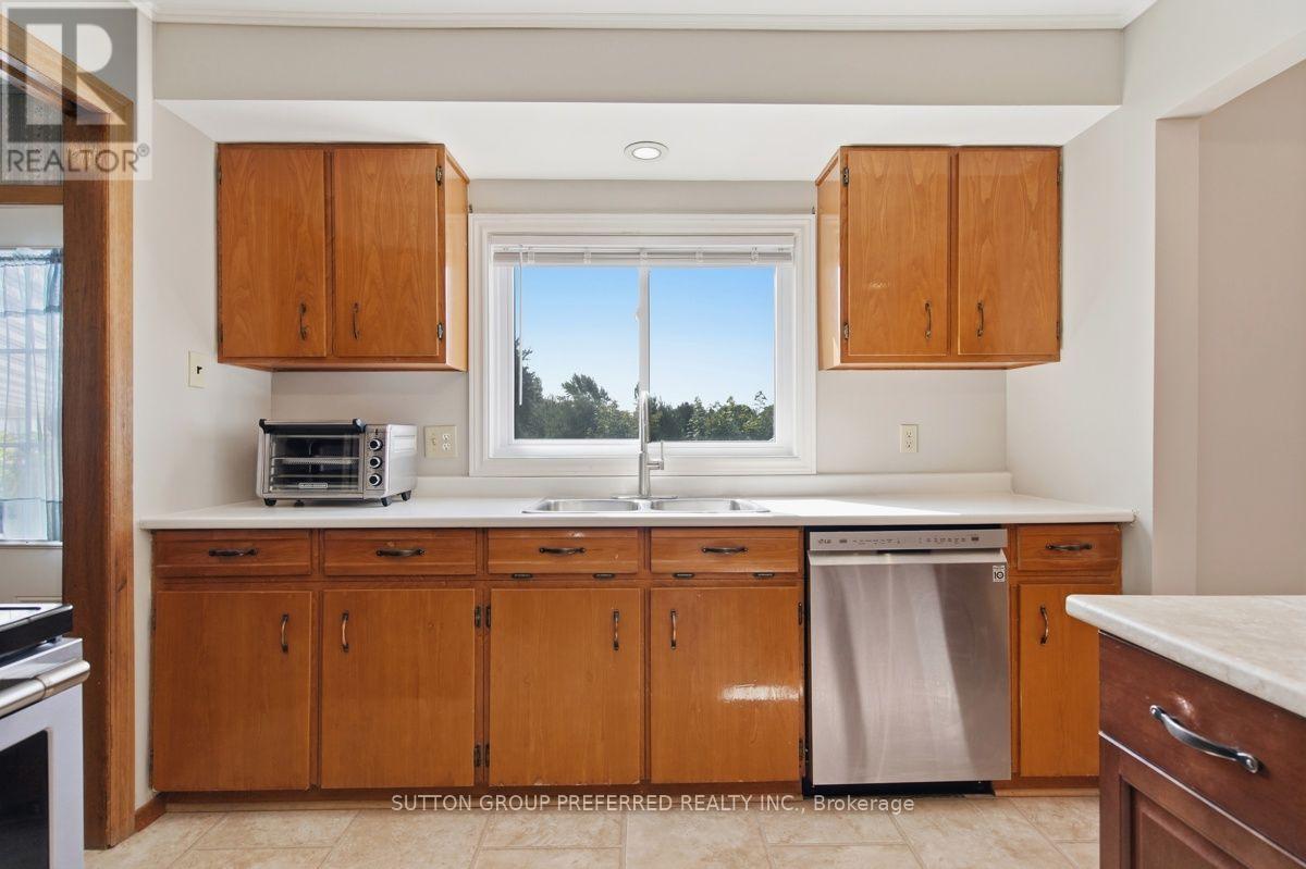 136 MENDIP CRESCENT - 12
