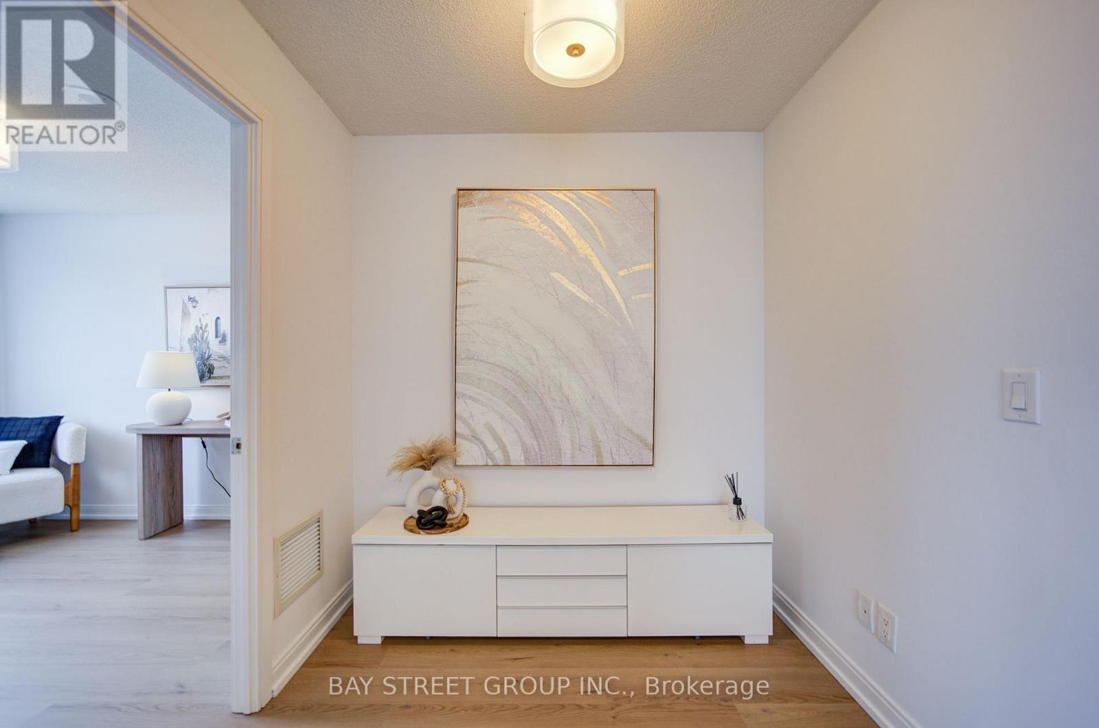 #1908 151 VILLAGE GREEN SQUARE - 19