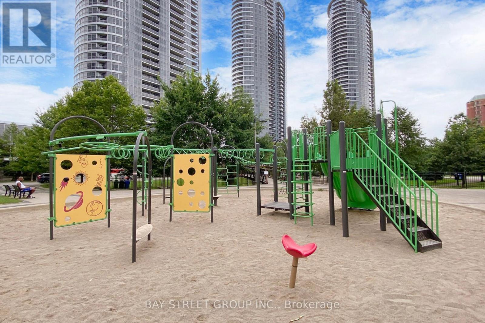 #1908 151 VILLAGE GREEN SQUARE - Image 44