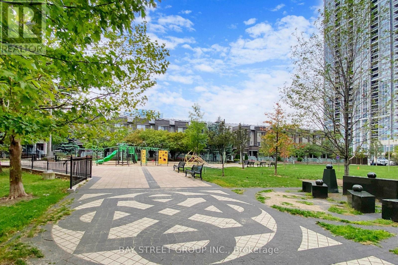 #1908 151 VILLAGE GREEN SQUARE - 47