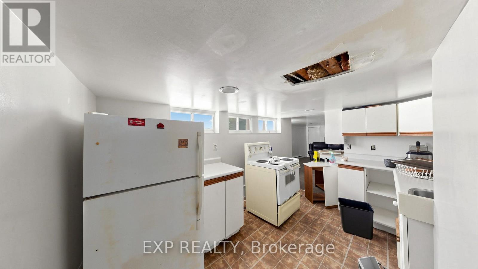 546 PARK ROAD S - 33