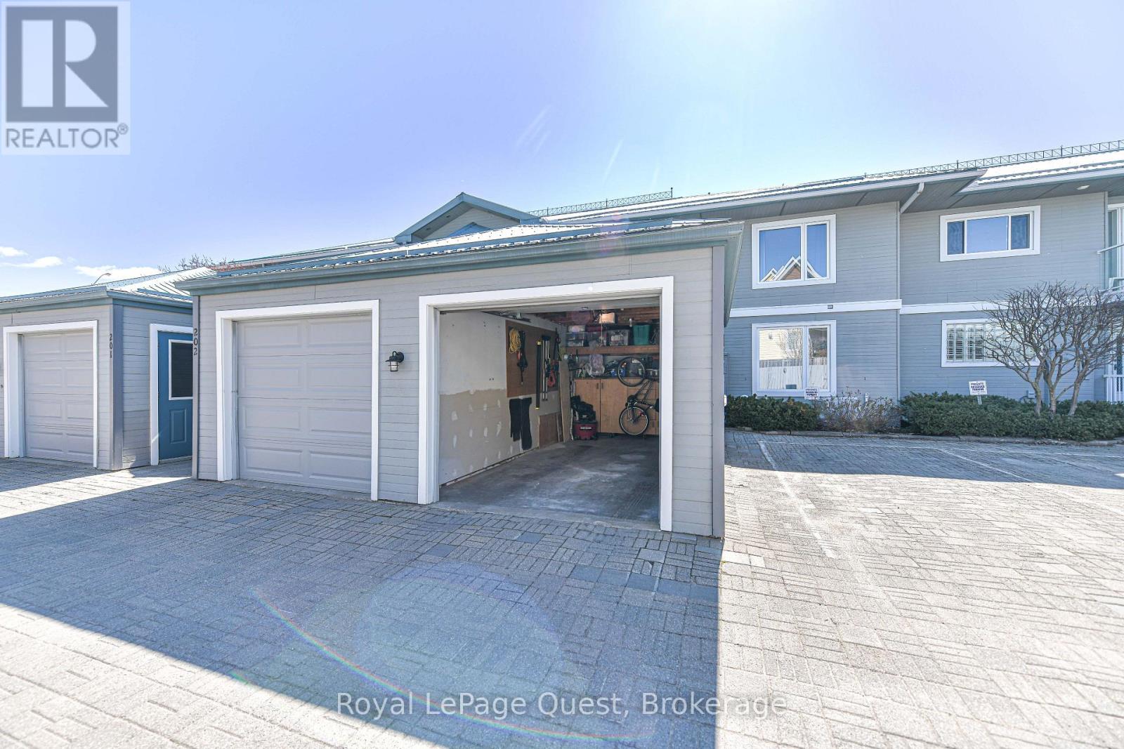 #202 585 ATHERLEY ROAD - 27