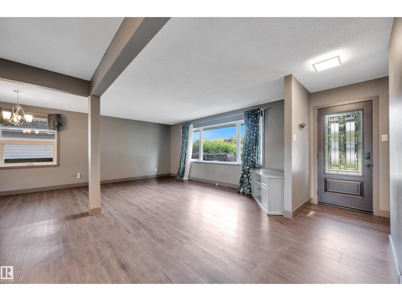 8615 66 AV NW - 6